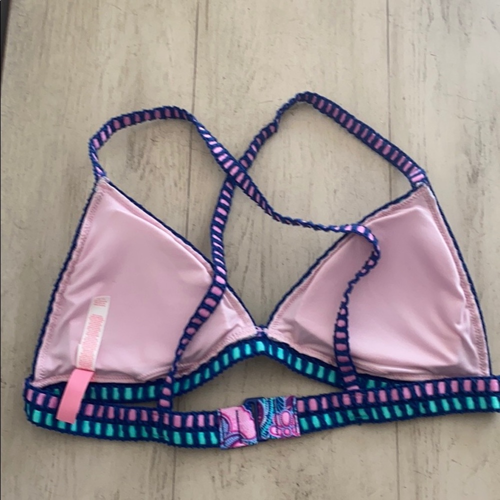 ❌SOLD❌ Victoria’s Secret Swimwear: bikini top 👙 - Picture 2 of 3